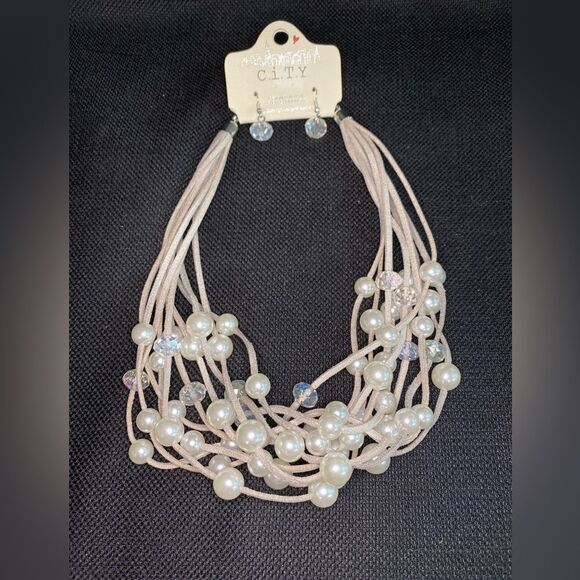 Leather Pearl Beaded
Necklace & Earrings-Adjustable to 20" ~ Great
Gift - NWT - Picture 1 of 5